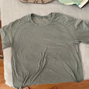 Lululemon Men’s Vent Tech T shirt size M